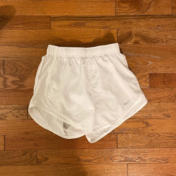 Nike running short - Picture 1 of 3